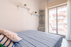 1 chambre, fer et planche à repasser, draps fournis