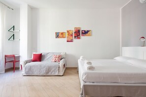 1 dormitori, planxa i posts de planxar, wifi i roba de llit