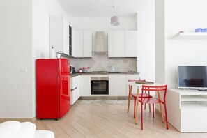 Micro-ondes, four, plaque de cuisson, lave-vaisselle