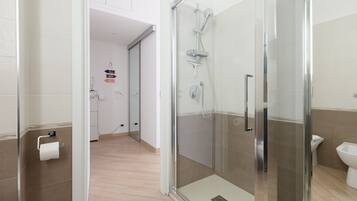 Doccia, asciugacapelli, bidet