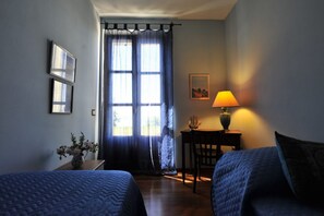 4 habitaciones, tabla de planchar con plancha, wifi y ropa de cama