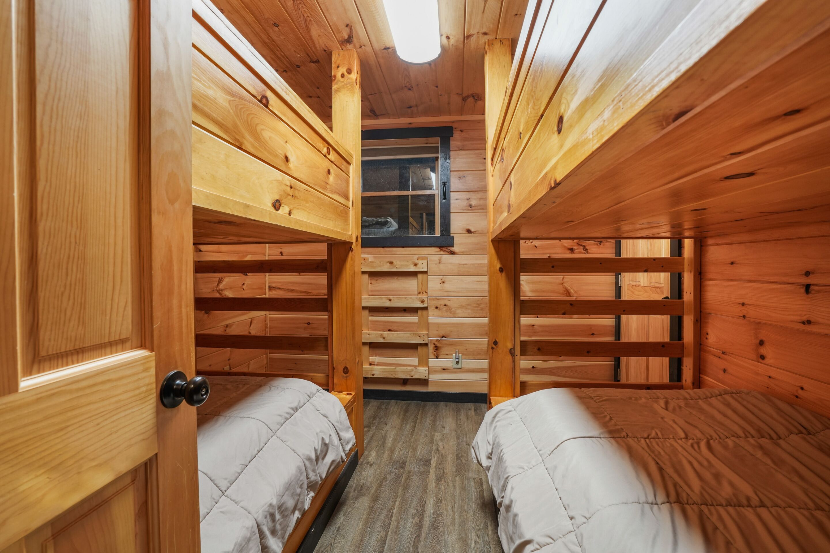 3 bedrooms, WiFi (free), bed sheets