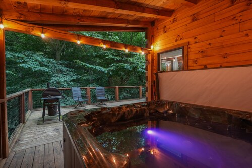 Outside Inn | Hocking Hills, Hot Tub, Views