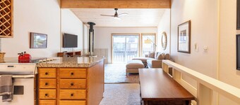 Comfortable Val D'Sol Condo: Prime Location with Pool & Mountain Views