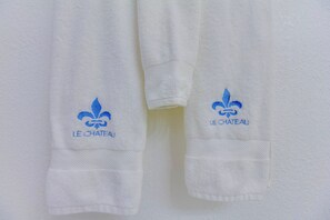 Bruser, hårtørrer, håndklæder