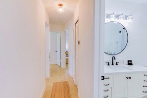 Bruser, hårtørrer, håndklæder