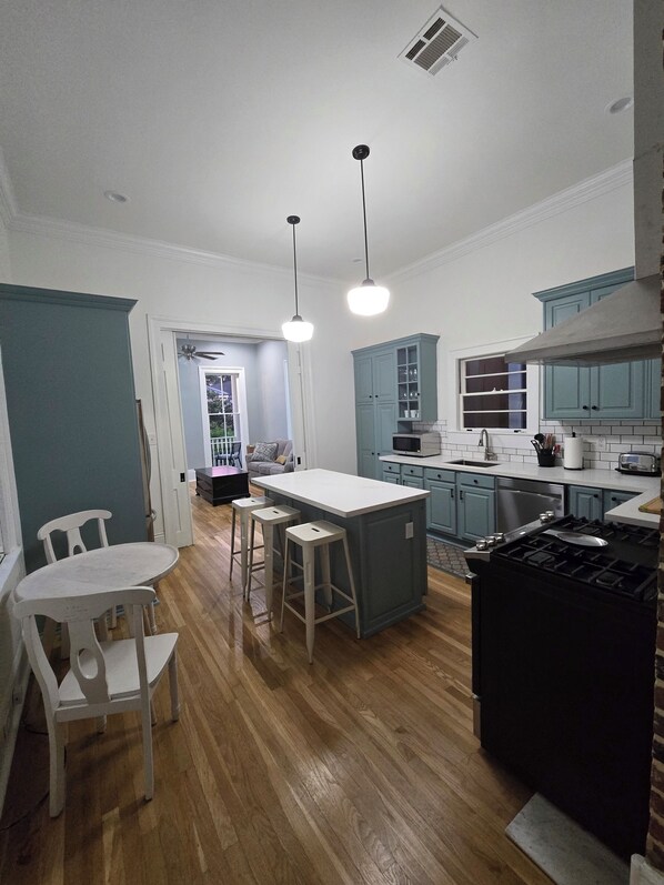 Interior - Charming 1920 Side Hall, conveniently located to downtown New Orleans. (New Orleans)