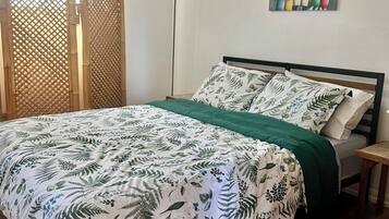 1 soverom, strykejern/-brett, wi-fi (inkludert) og sengetøy