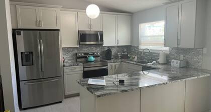 3-bedroom, two bathroom pool house close to 5 beaches in a quite neighborhood.