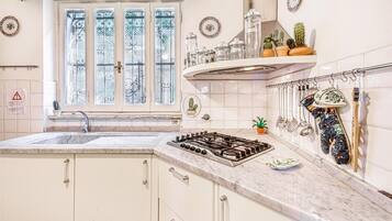 Kühlschrank, Herdplatte, Geschirrspüler