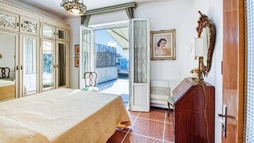 4 bedrooms, iron/ironing board, free WiFi