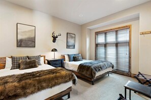 3 habitaciones, escritorio, tabla de planchar con plancha y wifi gratis 