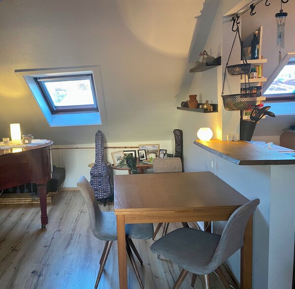 Dining - Charming 1-bedroom apartment beside City Hall (Reykjavík)
