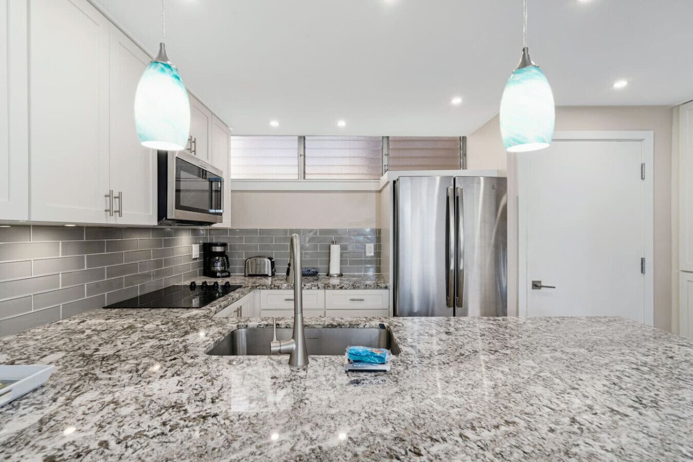 Refrigerador, microondas, parrilla de estufa y lavavajillas 