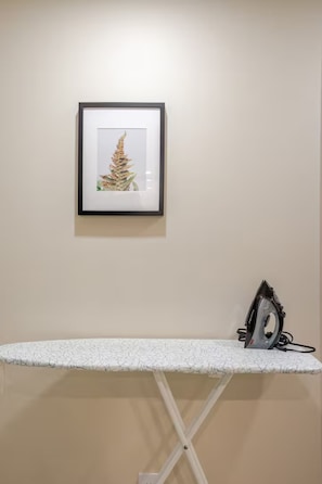 Interior - Entire Basement Suite | Private Access | Clean, Comfortable | Frequently Booked (Richmond Hill)