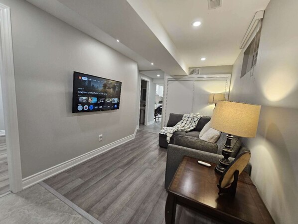 Una Smart TV, videojuegos, libros