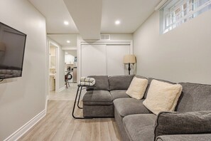 Una Smart TV, videojuegos, libros