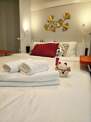 1 bedroom, in-room safe, desk, iron/ironing board - Entire Basement Suite | Private Access | Clean, Comfortable | Frequently Booked (Richmond Hill)