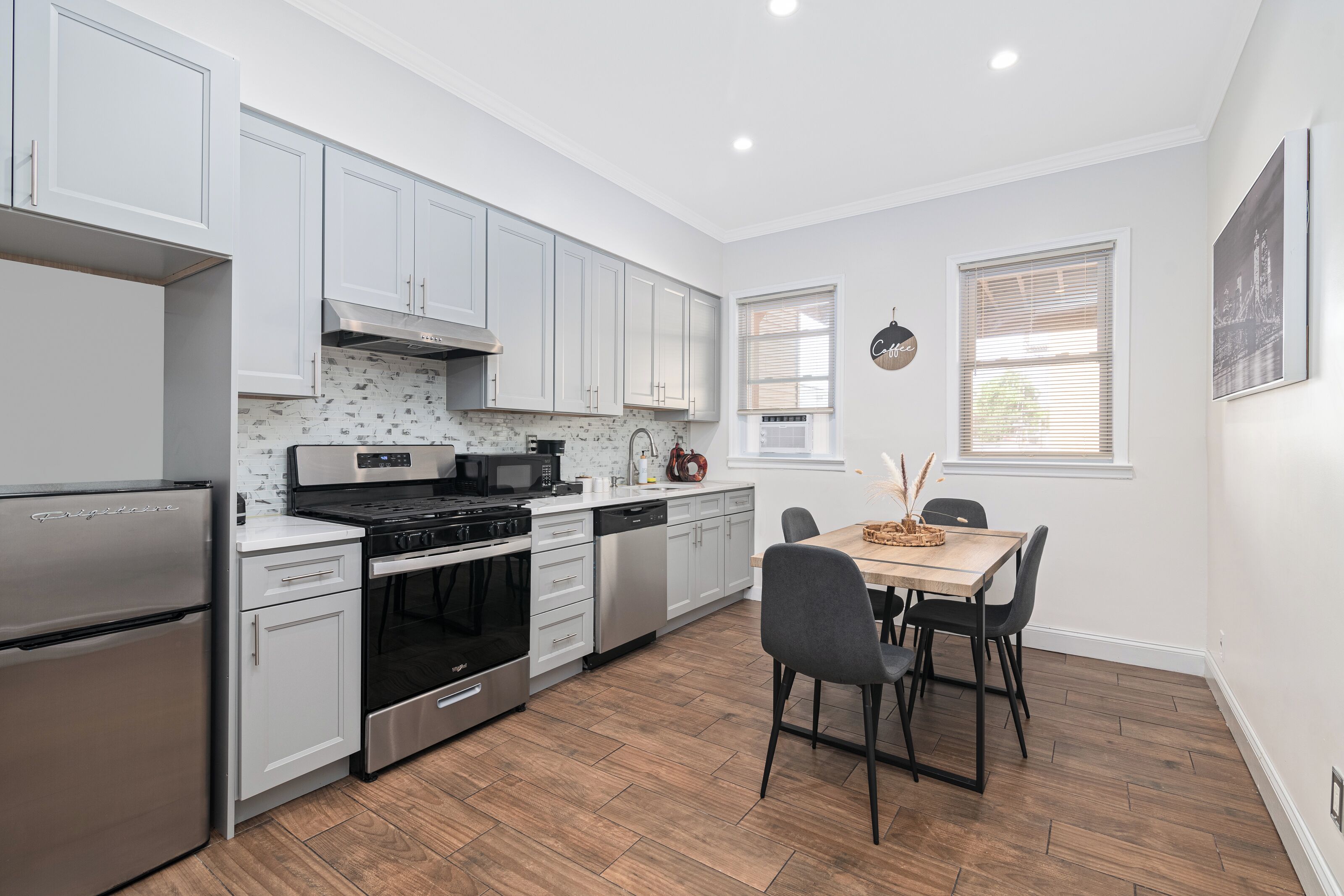 Cozy 2-bedroom minutes to Manhattan/ Times Square/ Central Park