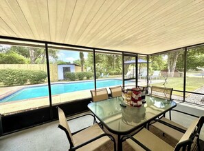 Outdoor pool - The Poolside Paradise Retreat (Ocala)