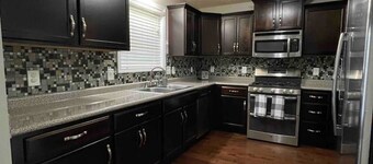 Gorgeous Cozy Residential Home -
9 min walk to park
