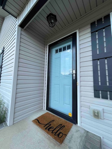 Gorgeous Cozy Residential Home -
9 min walk to park