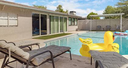 Martha's Getaway-Central PHX 5 bedroom/3bath-POOL