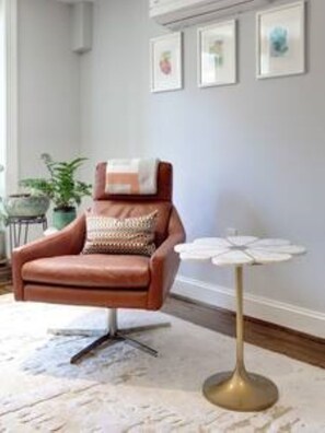 Interior - Homestead in NW close to National Cathedral, American University, City Ridge  (Washington)