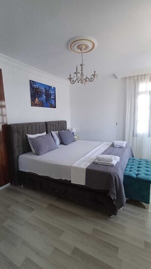 デスク、防音設備、WiFi (無料)、ベッドシーツ