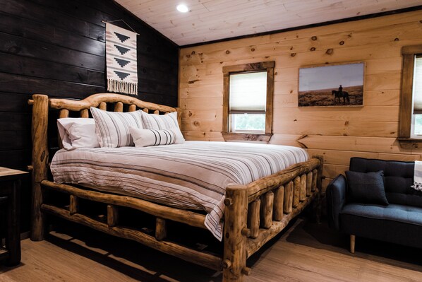 2 makuuhuonetta, silitysrauta/-lauta, ilmainen Wi-Fi, vuodevaatteet