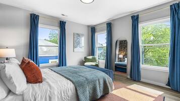 4 bedrooms, desk, WiFi, bed sheets