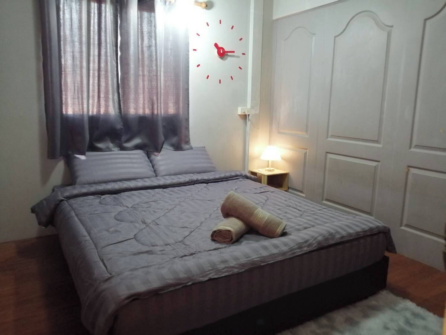 2 室のベッドルーム、アイロン / アイロン台、WiFi、ベッドシーツ