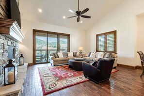 Smart TV, fireplace, video games, table tennis