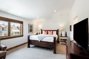4 bedrooms, desk, free WiFi, bed sheets