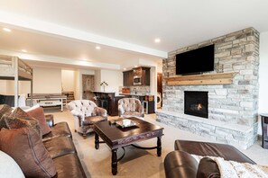 Smart TV, fireplace, video games, table tennis