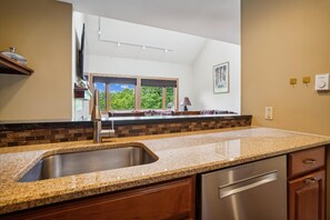 Interior - Pleasantly decorated with A/C and hot tub access E7 (Killington)