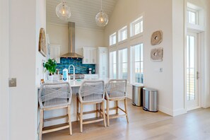 Fridge, microwave, stovetop, dishwasher - Shared Resort Style Pools, Boardwalk to the Beach (Port Aransas)