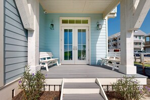 Terrace/patio - Shared Resort Style Pools, Boardwalk to the Beach (Port Aransas)