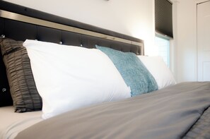 3 bedrooms, desk, iron/ironing board, free WiFi