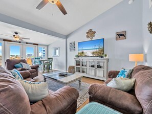 Smart TV - Harbor Dreams harbor views w/ boat slip near beach! (Destin)