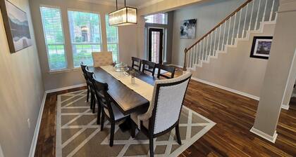 Charming 4-bedroom house with pool and game room!