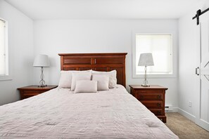 2 bedrooms, free WiFi, bed sheets - Fun Ski Condo - On Ski Bus Line - Pool & Hot Tub (Steamboat Springs)