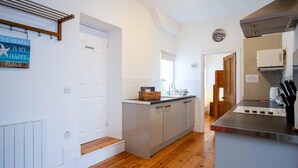 Private kitchen - Sea Glass - 2 Bedroom Apartment - Manorbier (Tenby)