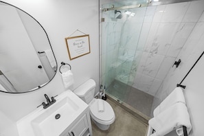 Shower - Comfy Studio w/ Sofa Bed & Pool Access (Fort Lauderdale)