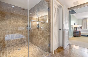 Dusche, Haartrockner, HandtĂŒcher