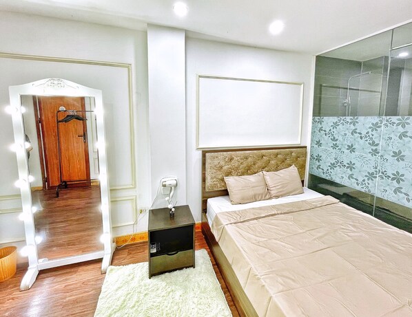 6 bedrooms, WiFi, bed sheets