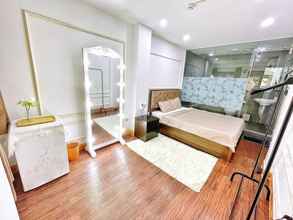 6 bedrooms, WiFi, bed sheets