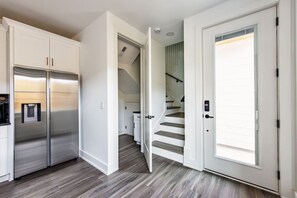 Interior - Downtown | Hot Tub, 7min to Broadway (Nashville)