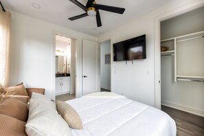 4 bedrooms, iron/ironing board, WiFi, bed sheets
