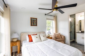 4 bedrooms, iron/ironing board, WiFi, bed sheets - Downtown | Hot Tub, 7min to Broadway (Nashville)